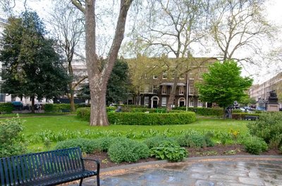 블룸즈버리 스퀘어 가든 (블룸즈버리 스퀘어 가든)